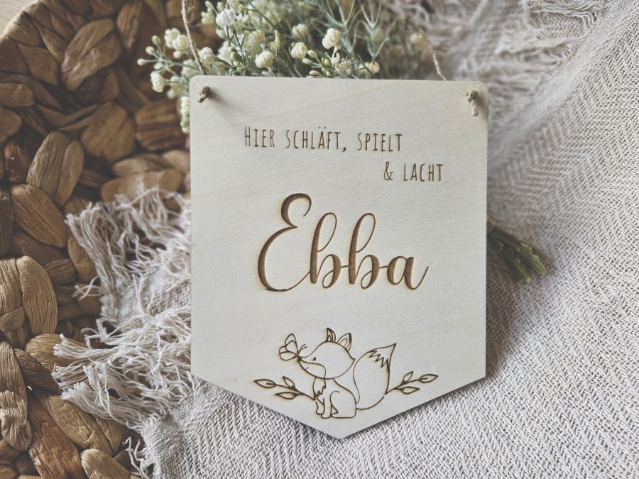 Holzschild Wimpel "Ebba" mit individueller Gravur aus Holz