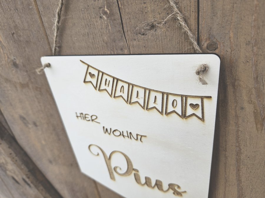 Holzschild Wimpel "Pius" mit individueller Gravur aus Holz