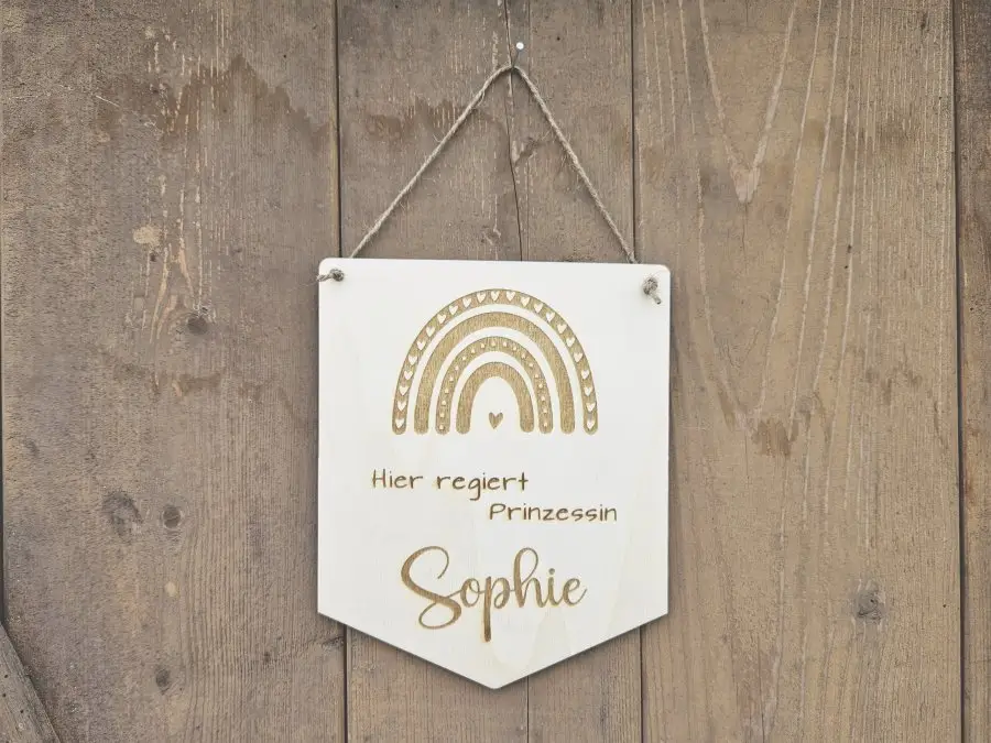 Holzschild Wimpel "Sophie" mit individueller Gravur aus Holz