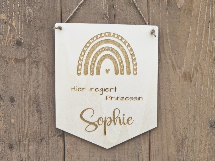 Holzschild Wimpel "Sophie" mit individueller Gravur aus Holz