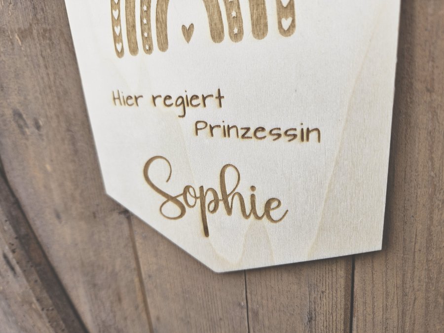 Holzschild Wimpel "Sophie" mit individueller Gravur aus Holz