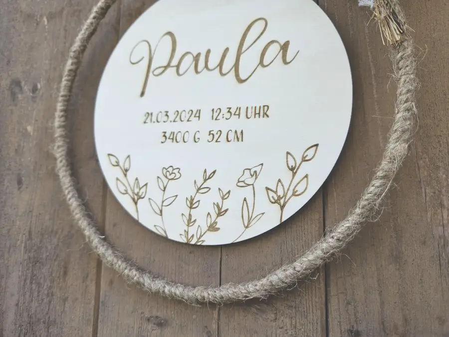 Holzschild mit Jute-Hoop "Geburt 2" mit individueller Gravur Holzschild mit Jute-Hoop "Geburt 2" mit individueller Gravur