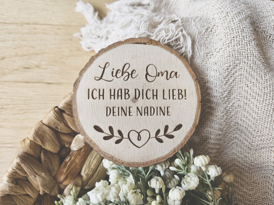 Baumscheibe rund mit Gravur - "Oma 1" individuell personalisiert Baumscheibe rund mit Gravur - "Oma 1" individuell personalisiert