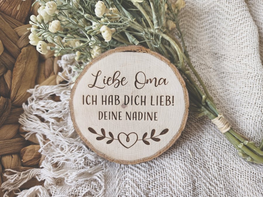 Baumscheibe rund mit Gravur - "Oma 1" individuell personalisiert Baumscheibe rund mit Gravur - "Oma 1" individuell personalisiert