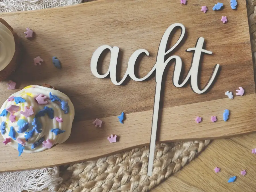 Cake Topper Schriftzug "Geburtstag 8 Acht" Lasercut aus Holz