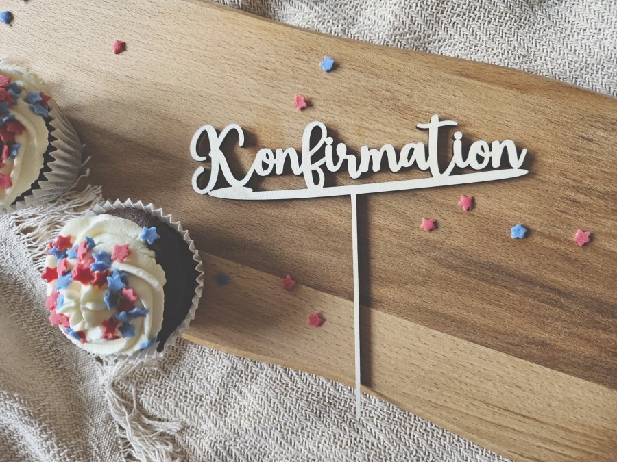 Cake Topper Schriftzug "Konfirmation 1" Lasercut aus Holz Cake Topper Schriftzug "Konfirmation 1" Lasercut aus Holz