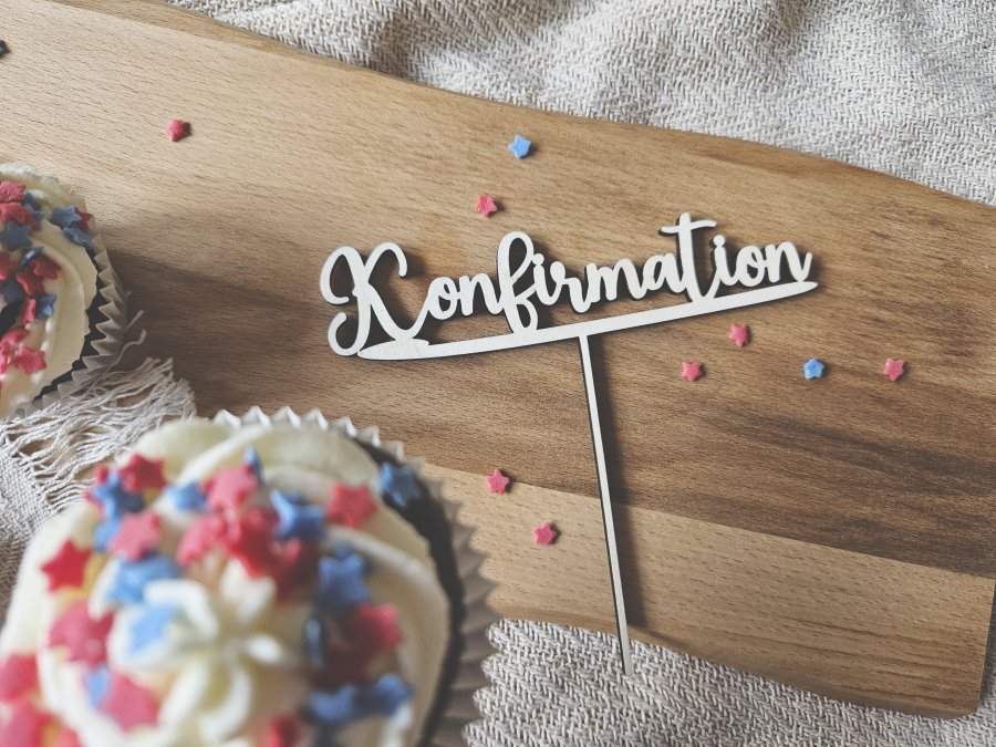 Cake Topper Schriftzug "Konfirmation 1" Lasercut aus Holz Cake Topper Schriftzug "Konfirmation 1" Lasercut aus Holz