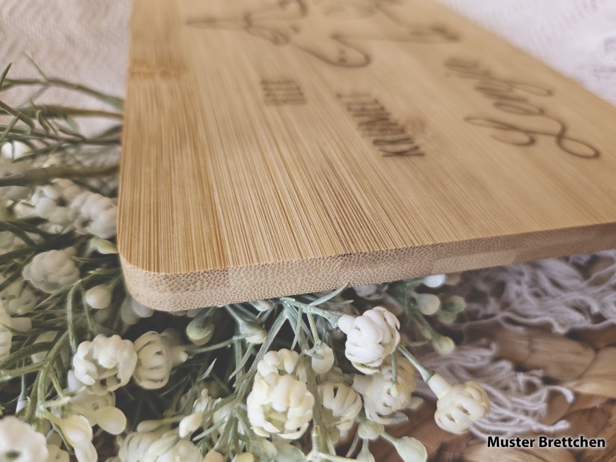 Frühstücksbrettchen "Mama 1" aus Bambusholz - personalisiert mit Namen Frühstücksbrettchen "Mama 1" aus Bambusholz - personalisiert mit Namen