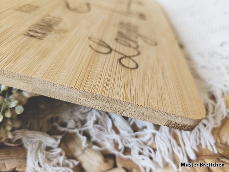 Frühstücksbrettchen "Mama 1" aus Bambusholz - personalisiert mit Namen Frühstücksbrettchen "Mama 1" aus Bambusholz - personalisiert mit Namen