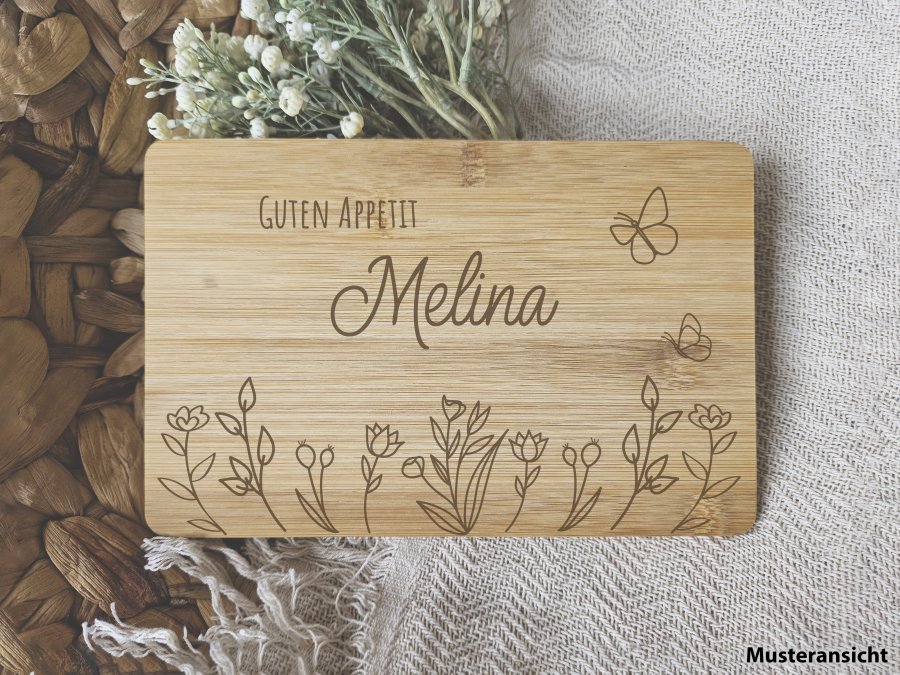 Frühstücksbrettchen "Blumen" aus Bambusholz - personalisiert mit Namen Frühstücksbrettchen "Blumen" aus Bambusholz - personalisiert mit Namen