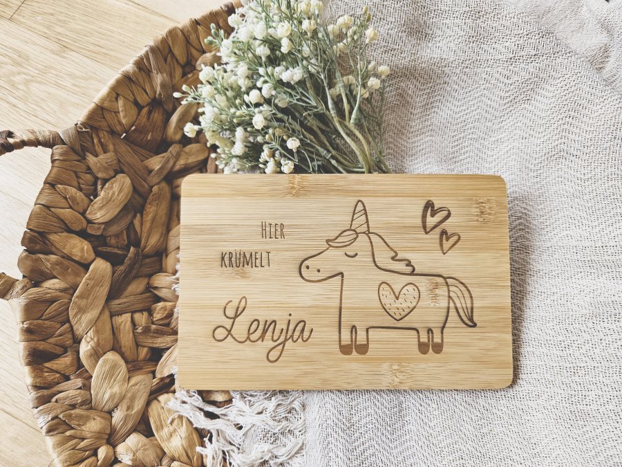 Frühstücksbrettchen "Einhorn" aus Bambusholz - personalisiert mit Namen Frühstücksbrettchen "Einhorn" aus Bambusholz - personalisiert mit Namen