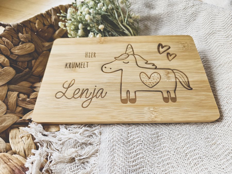 Frühstücksbrettchen "Einhorn" aus Bambusholz - personalisiert mit Namen Frühstücksbrettchen "Einhorn" aus Bambusholz - personalisiert mit Namen