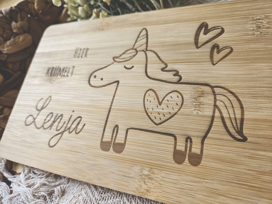 Frühstücksbrettchen "Einhorn" aus Bambusholz - personalisiert mit Namen Frühstücksbrettchen "Einhorn" aus Bambusholz - personalisiert mit Namen