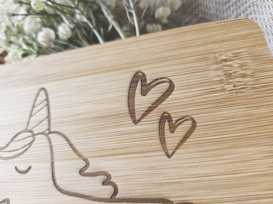 Frühstücksbrettchen "Einhorn" aus Bambusholz - personalisiert mit Namen Frühstücksbrettchen "Einhorn" aus Bambusholz - personalisiert mit Namen