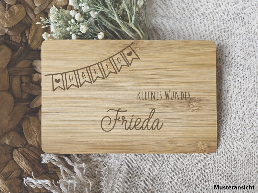 Frühstücksbrettchen "Hallo" aus Bambusholz - personalisiert mit Namen Frühstücksbrettchen "Hallo" aus Bambusholz - personalisiert mit Namen