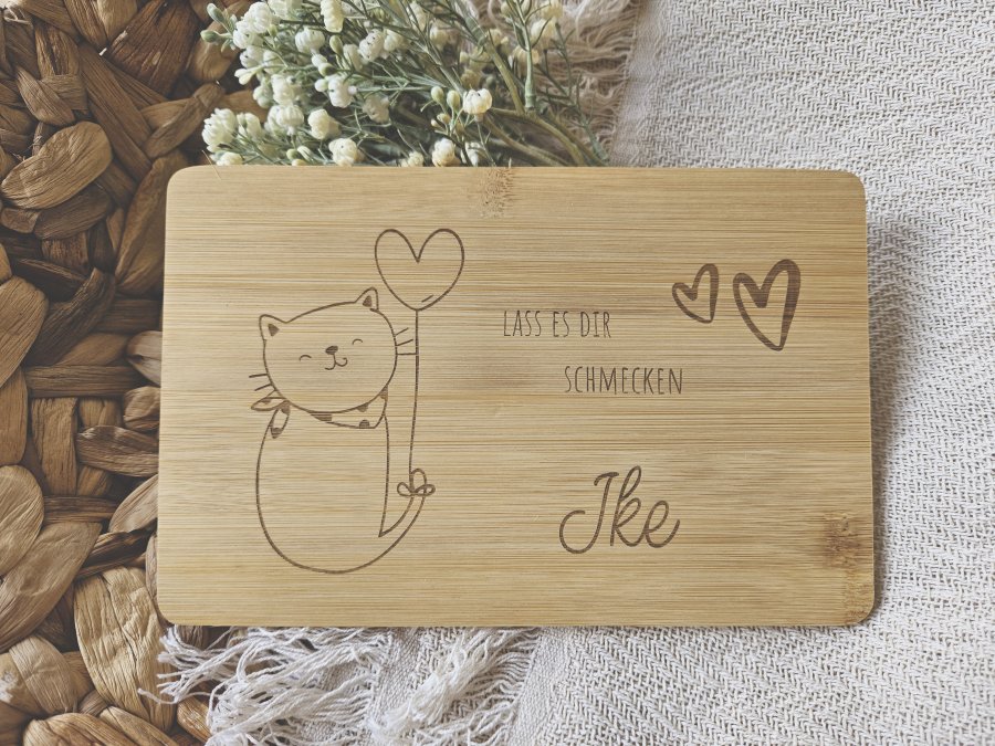Frühstücksbrettchen "Katze" aus Bambusholz - personalisiert mit Namen Frühstücksbrettchen "Katze" aus Bambusholz - personalisiert mit Namen