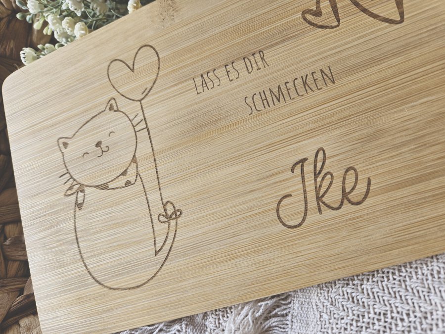 Frühstücksbrettchen "Katze" aus Bambusholz - personalisiert mit Namen Frühstücksbrettchen "Katze" aus Bambusholz - personalisiert mit Namen