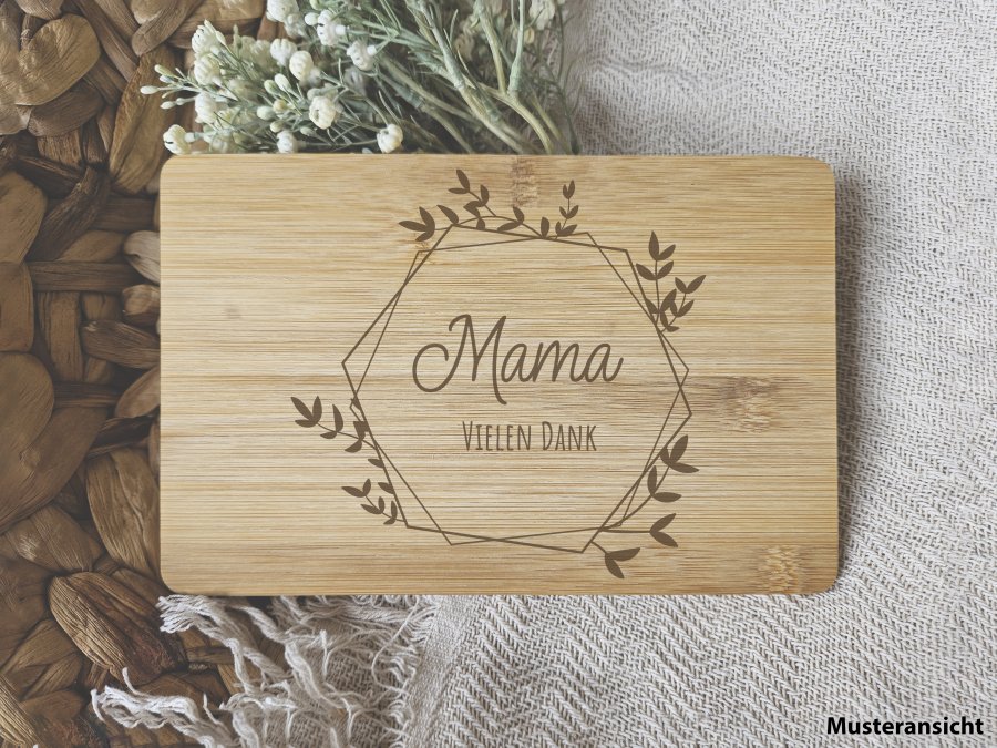 Frühstücksbrettchen "Mama 1" aus Bambusholz - personalisiert mit Namen Frühstücksbrettchen "Mama 1" aus Bambusholz - personalisiert mit Namen