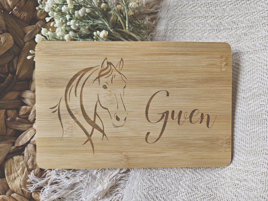 Frühstücksbrettchen "Pferd1" aus Bambusholz - personalisiert mit Namen Frühstücksbrettchen "Pferd1" aus Bambusholz - personalisiert mit Namen