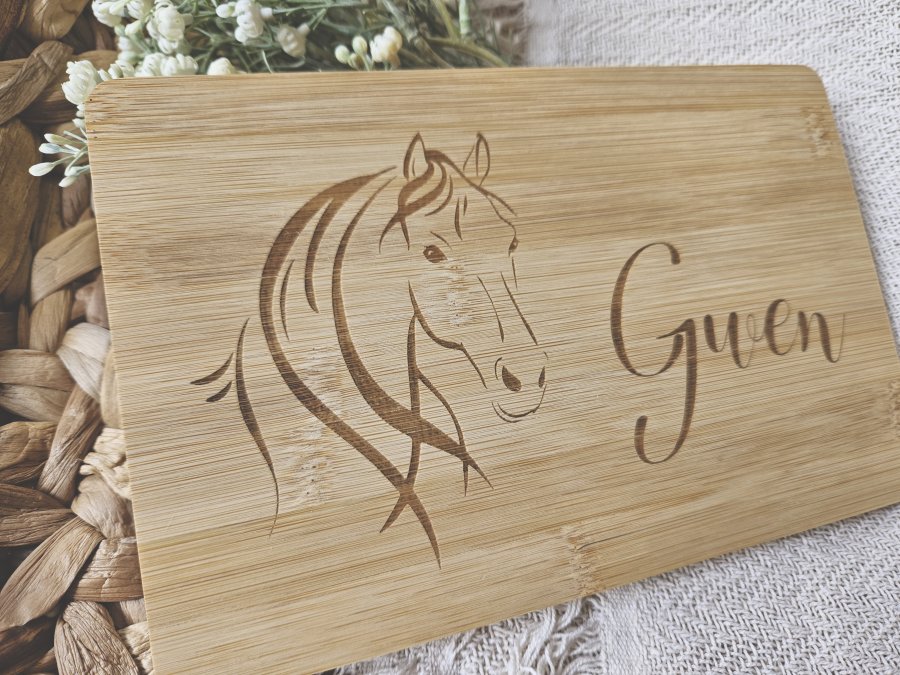 Frühstücksbrettchen "Pferd1" aus Bambusholz - personalisiert mit Namen Frühstücksbrettchen "Pferd1" aus Bambusholz - personalisiert mit Namen