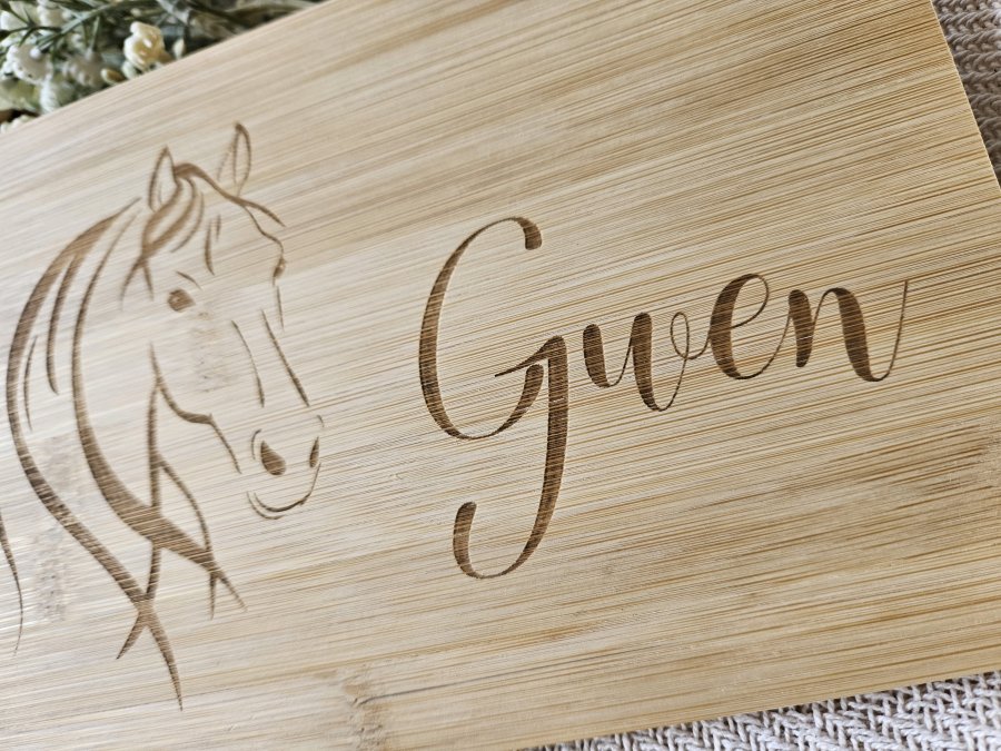 Frühstücksbrettchen "Pferd1" aus Bambusholz - personalisiert mit Namen Frühstücksbrettchen "Pferd1" aus Bambusholz - personalisiert mit Namen