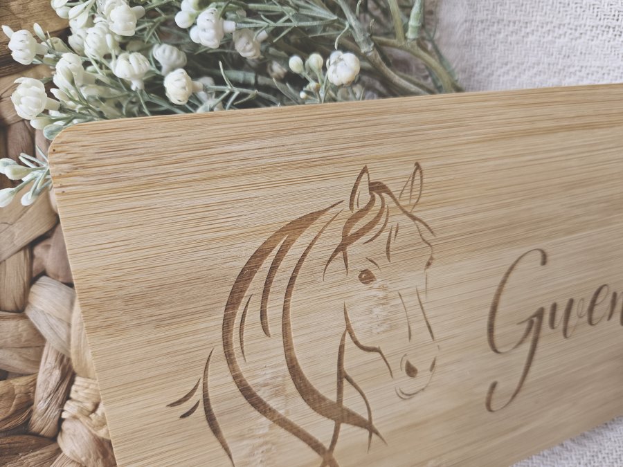 Frühstücksbrettchen "Pferd1" aus Bambusholz - personalisiert mit Namen Frühstücksbrettchen "Pferd1" aus Bambusholz - personalisiert mit Namen
