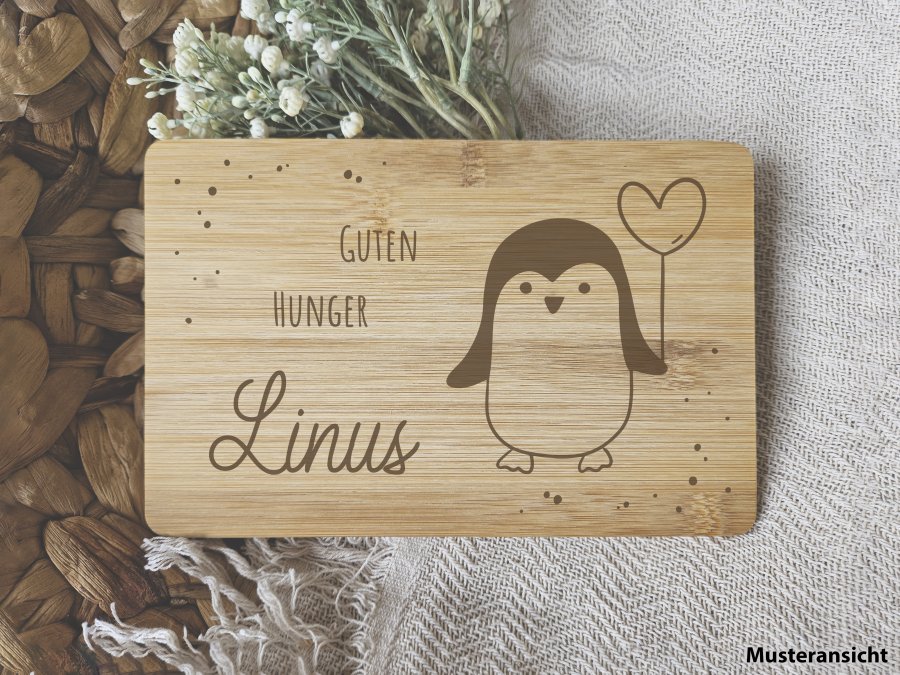 Frühstücksbrettchen "Pinguin" aus Bambusholz - personalisiert mit Namen Frühstücksbrettchen "Pinguin" aus Bambusholz - personalisiert mit Namen