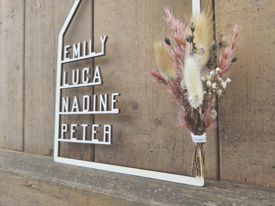 Haus mit individuellem personalisiertem Laserschnitt "Familie 1" Haus mit individuellem personalisiertem Laserschnitt "Familie 1"