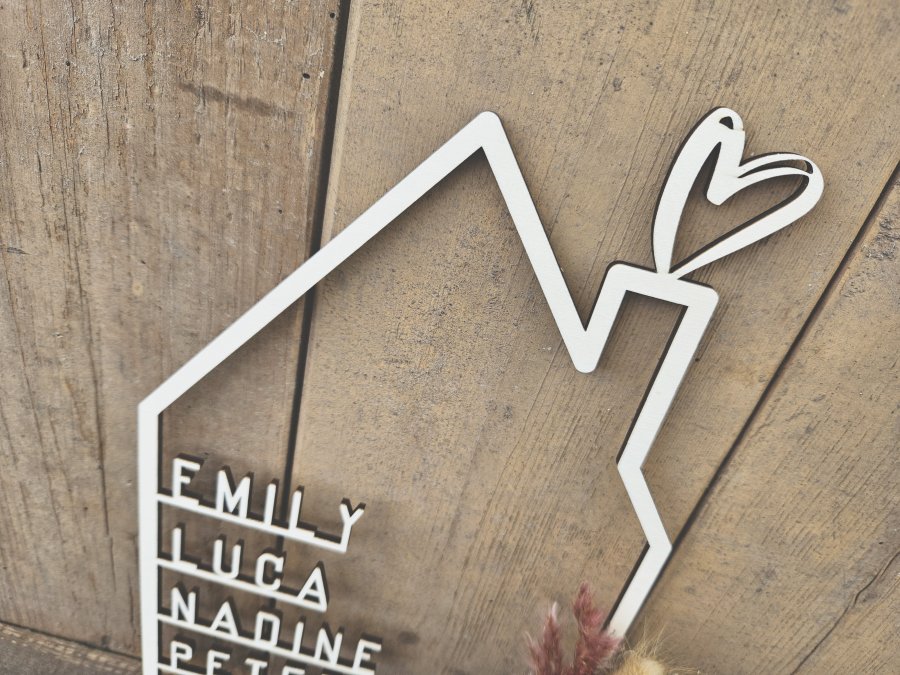 Haus mit individuellem personalisiertem Laserschnitt "Familie 1"