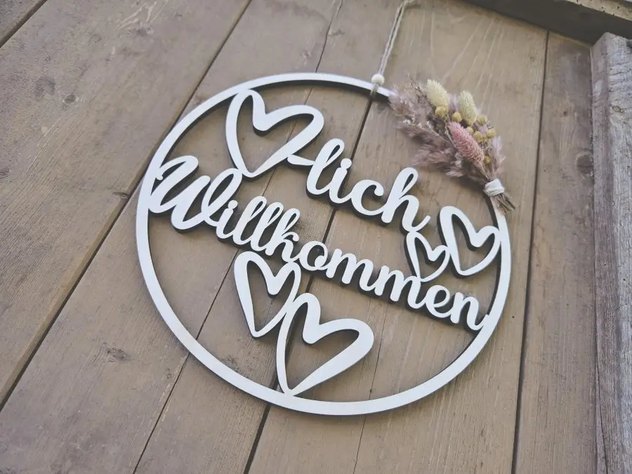 Lasercut Hoop "Willkommen 4" mit individuellem Laserschnitt Lasercut Hoop "Willkommen 4" mit individuellem Laserschnitt