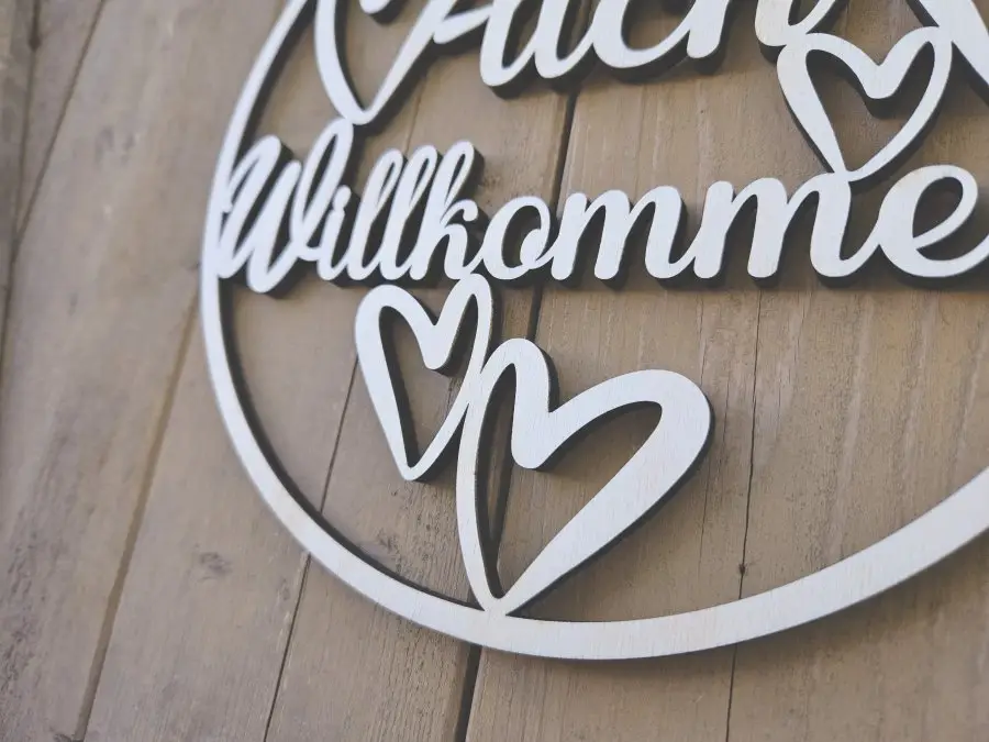 Lasercut Hoop "Willkommen 4" mit individuellem Laserschnitt Lasercut Hoop "Willkommen 4" mit individuellem Laserschnitt