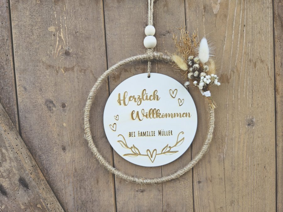 Holzschild mit Jute-Hoop "Herzlich Willkommen 1" mit individueller Gravur Holzschild mit Jute-Hoop "Herzlich Willkommen 1" mit individueller Gravur