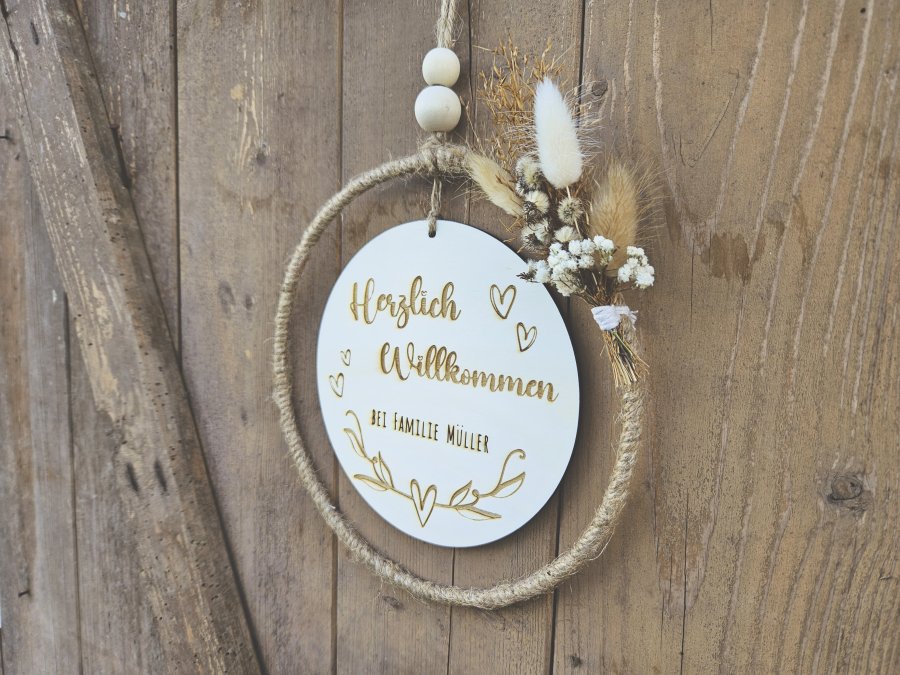 Holzschild mit Jute-Hoop "Herzlich Willkommen 1" mit individueller Gravur Holzschild mit Jute-Hoop "Herzlich Willkommen 1" mit individueller Gravur