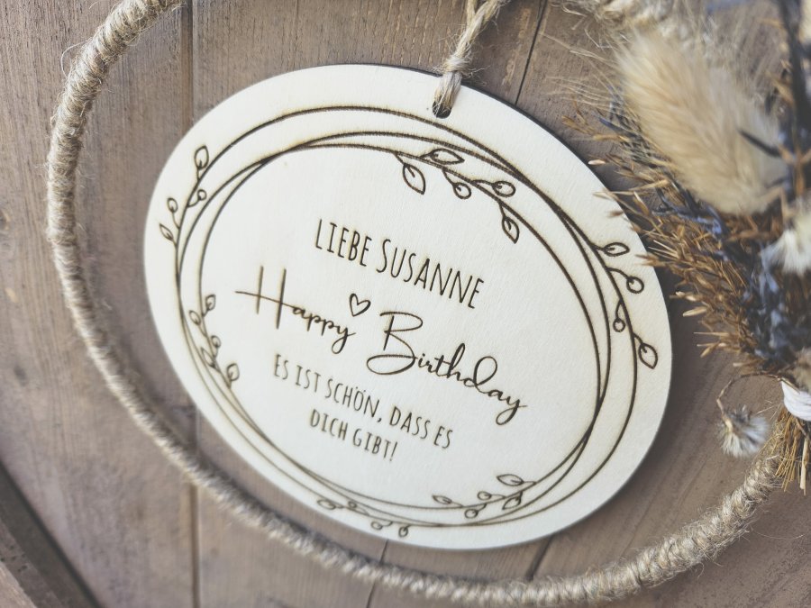 Holzschild mit Jute-Hoop "Happy Birthday 1" mit individueller Gravur