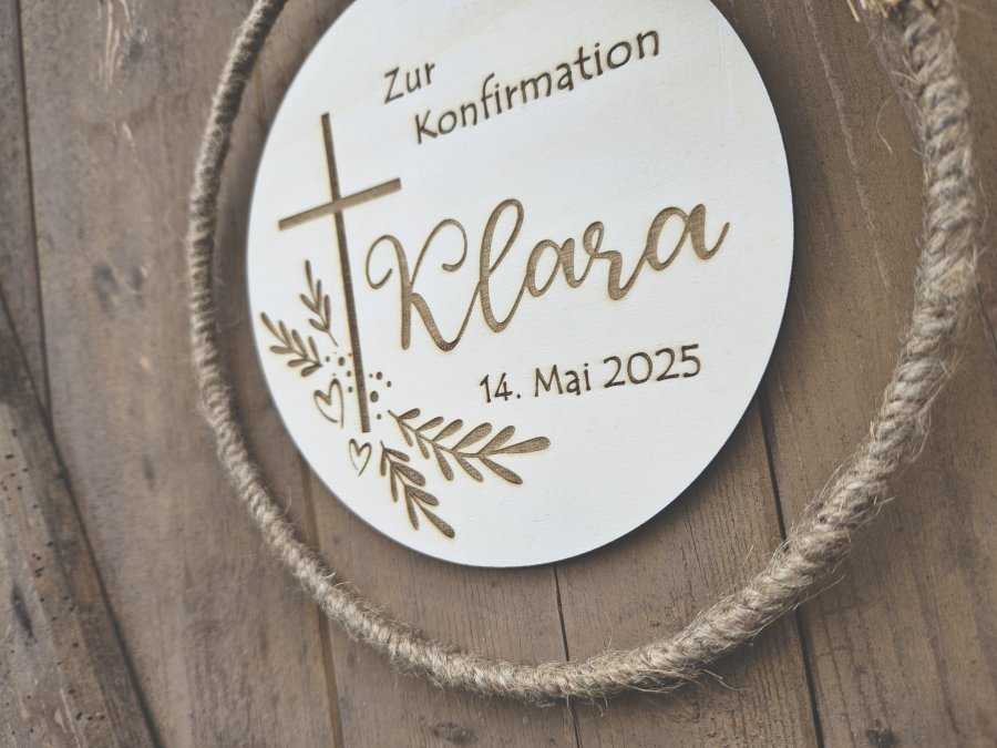 Holzschild mit Jute-Hoop "Konfirmation Klara" mit individueller Gravur