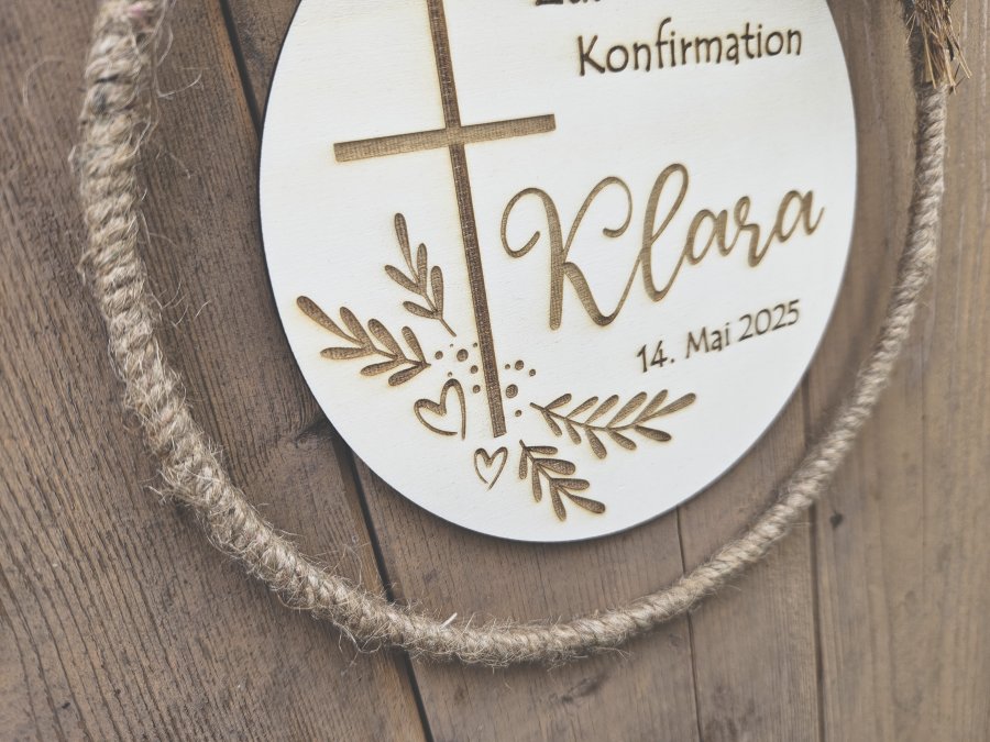 Holzschild mit Jute-Hoop "Konfirmation Klara" mit individueller Gravur