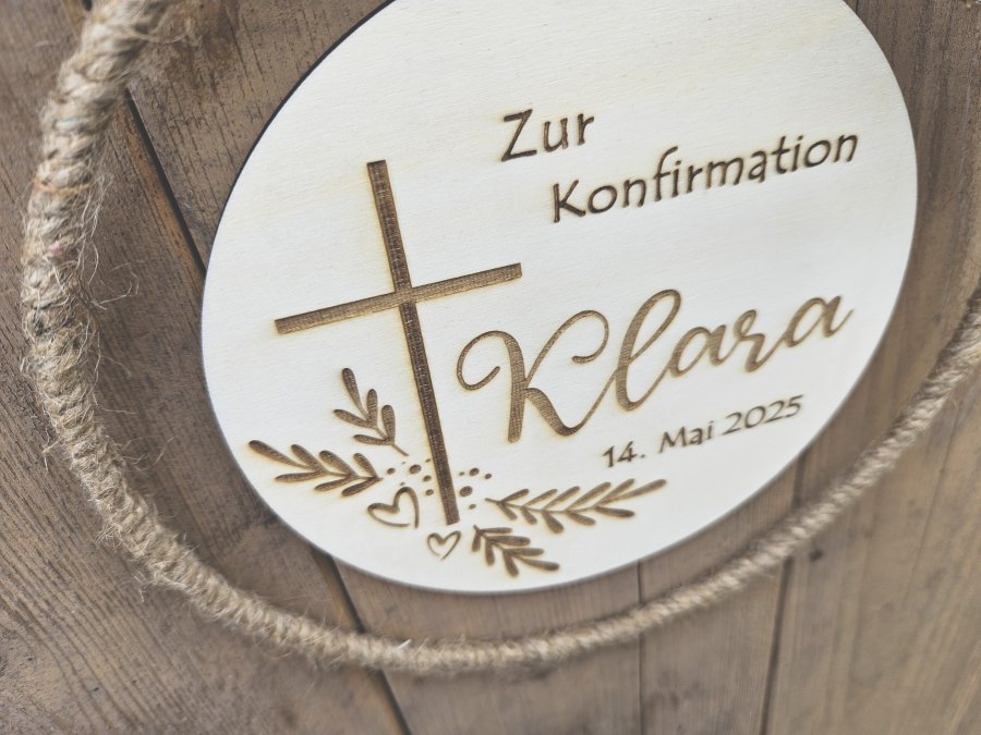 Holzschild mit Jute-Hoop "Konfirmation Klara" mit individueller Gravur