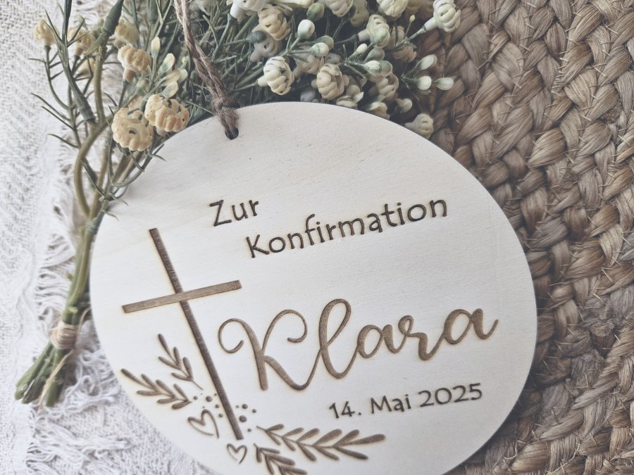 Holzschild "Konfirmation Klara" mit individueller Gravur aus Holz