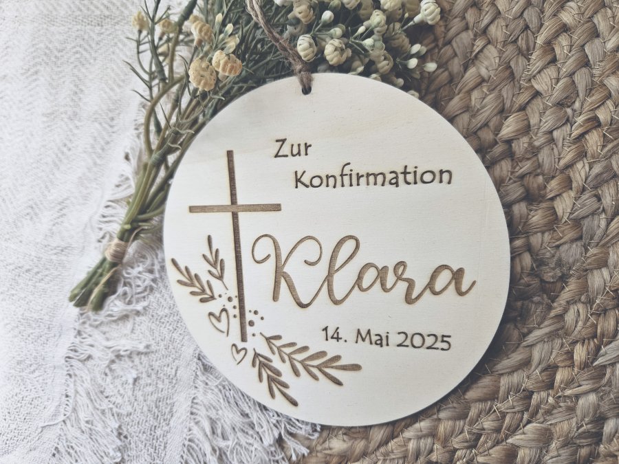 Holzschild "Konfirmation Klara" mit individueller Gravur aus Holz