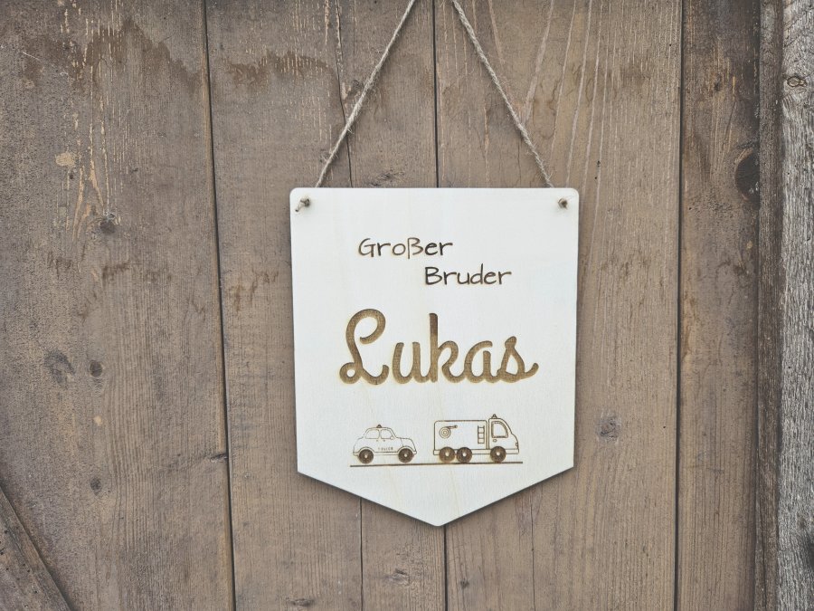 Holzschild Wimpel "Lukas" mit individueller Gravur aus Holz