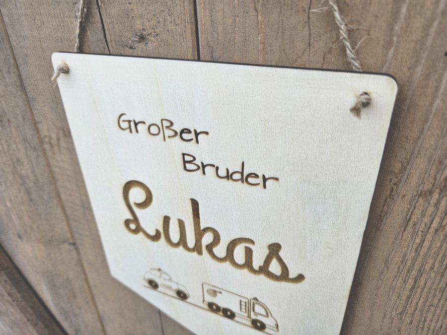 Holzschild Wimpel "Lukas" mit individueller Gravur aus Holz