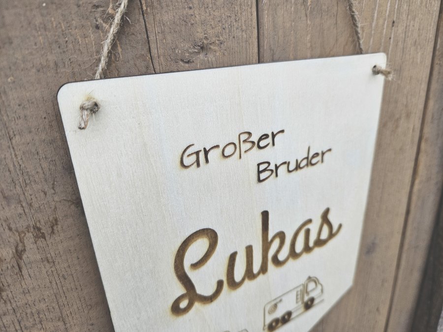 Holzschild Wimpel "Lukas" mit individueller Gravur aus Holz