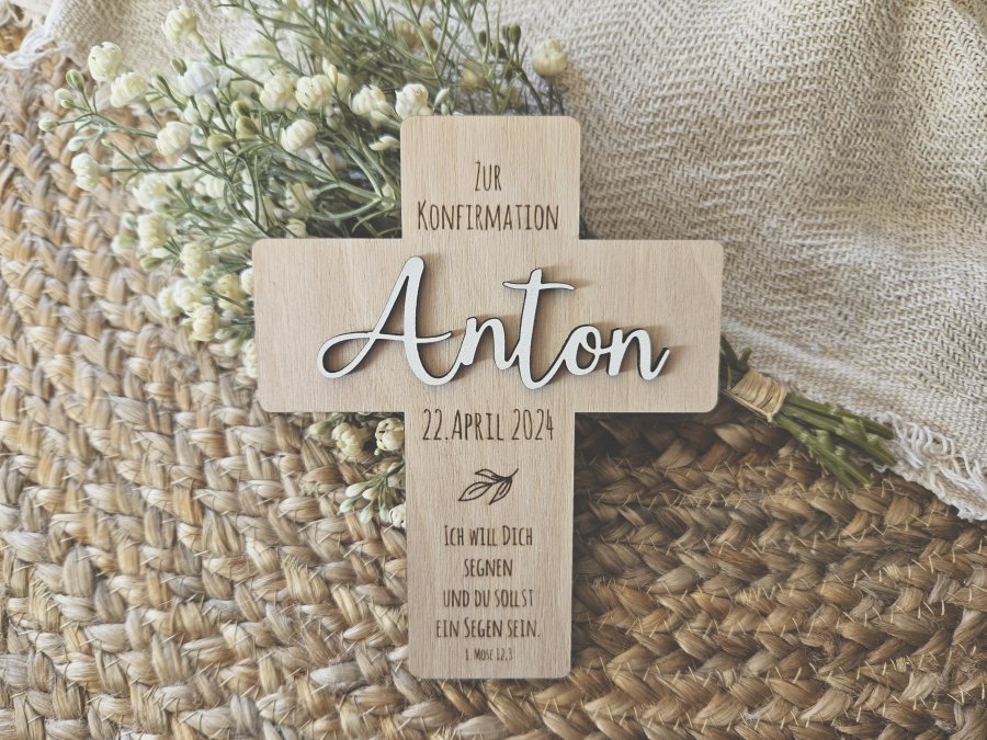 Kreuz Konfirmation mit individueller Lasergravur und Schriftzug "Anton"