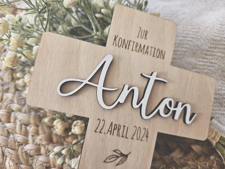 Kreuz Konfirmation mit individueller Lasergravur und Schriftzug "Anton"