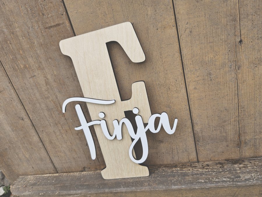 Namensschild Schriftzug Lasercut "Finja" mit großem Buchstaben