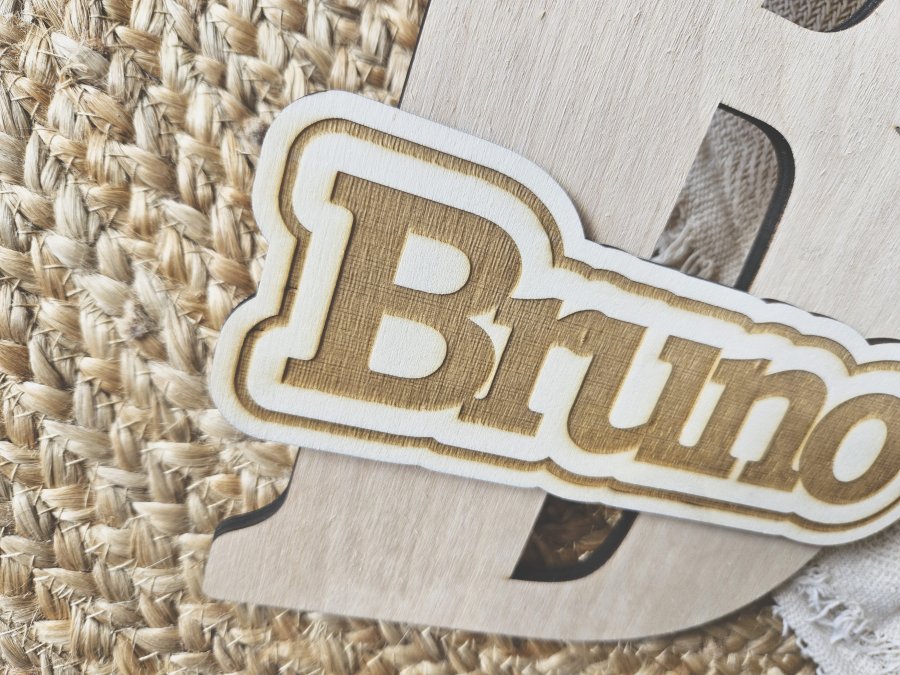Namensschild Schriftzug Lasercut "Bruno" mit großem Buchstaben