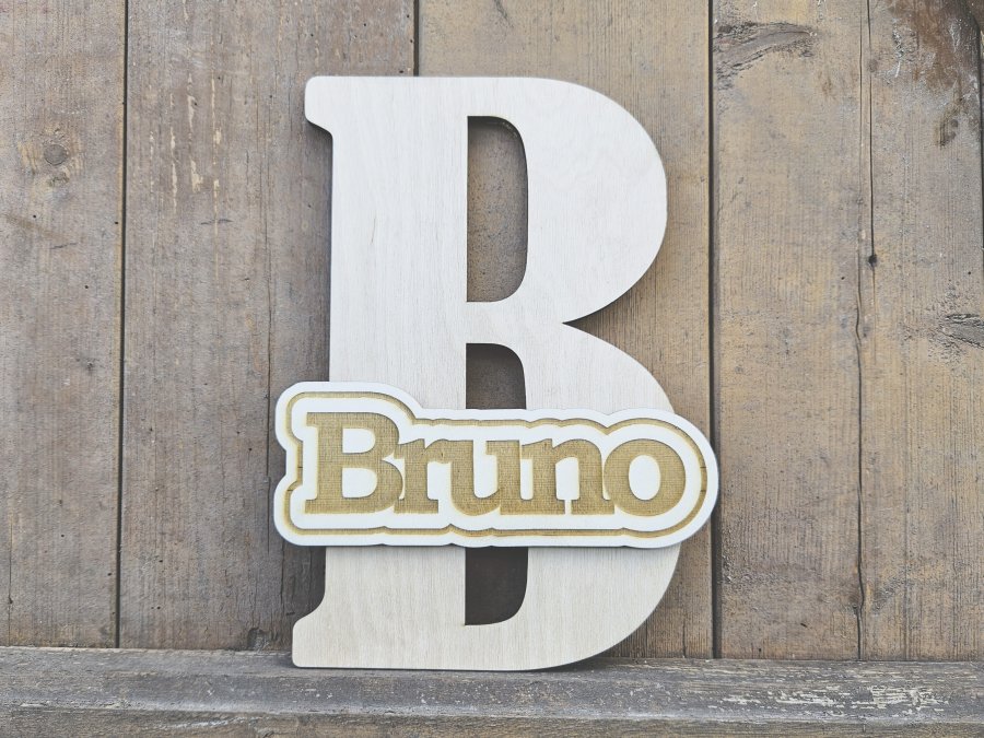 Namensschild Schriftzug Lasercut "Bruno" mit großem Buchstaben