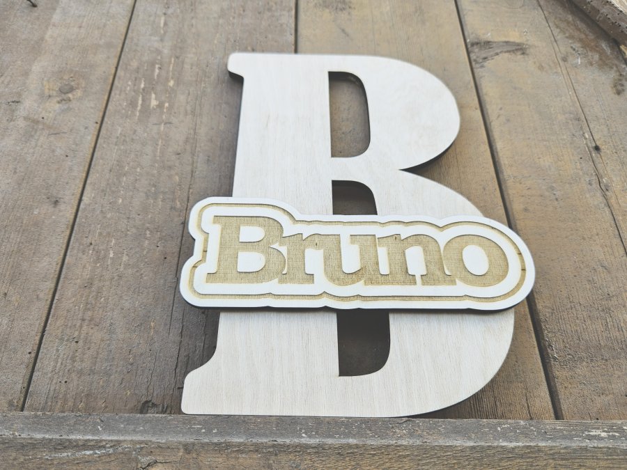 Namensschild Schriftzug Lasercut "Bruno" mit großem Buchstaben