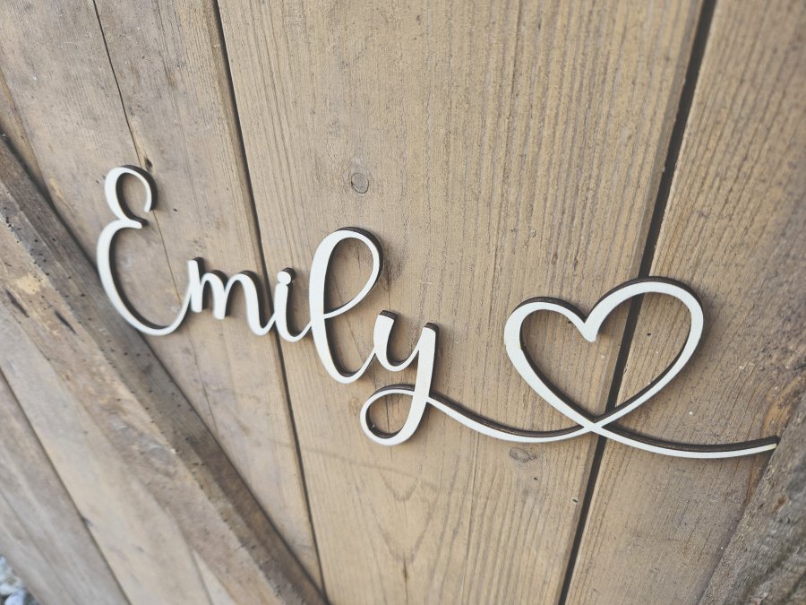 Namensschild Schriftzug Lasercut "Emily" mit Herz aus Holz