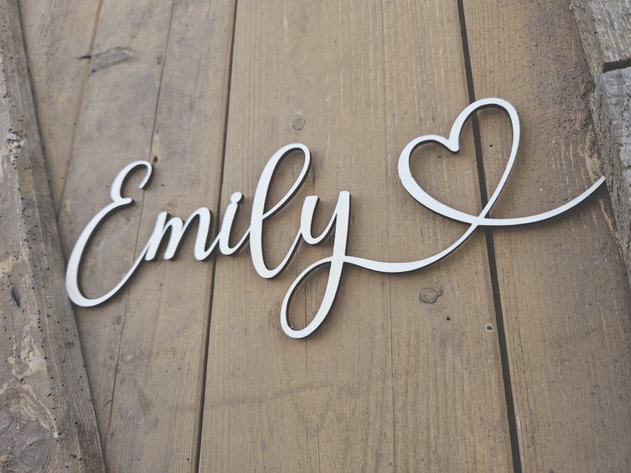 Namensschild Schriftzug Lasercut "Emily" mit Herz aus Holz